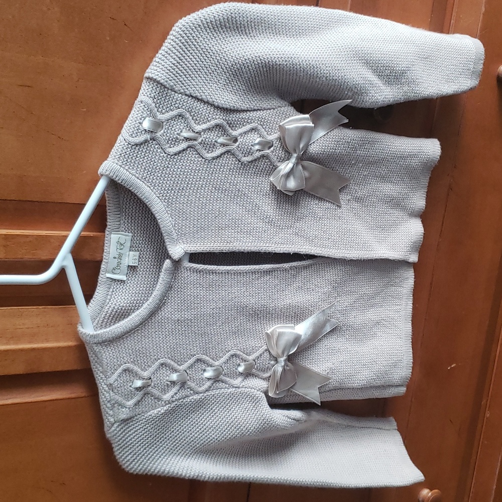 Girls tan knit sweater size 5-6y